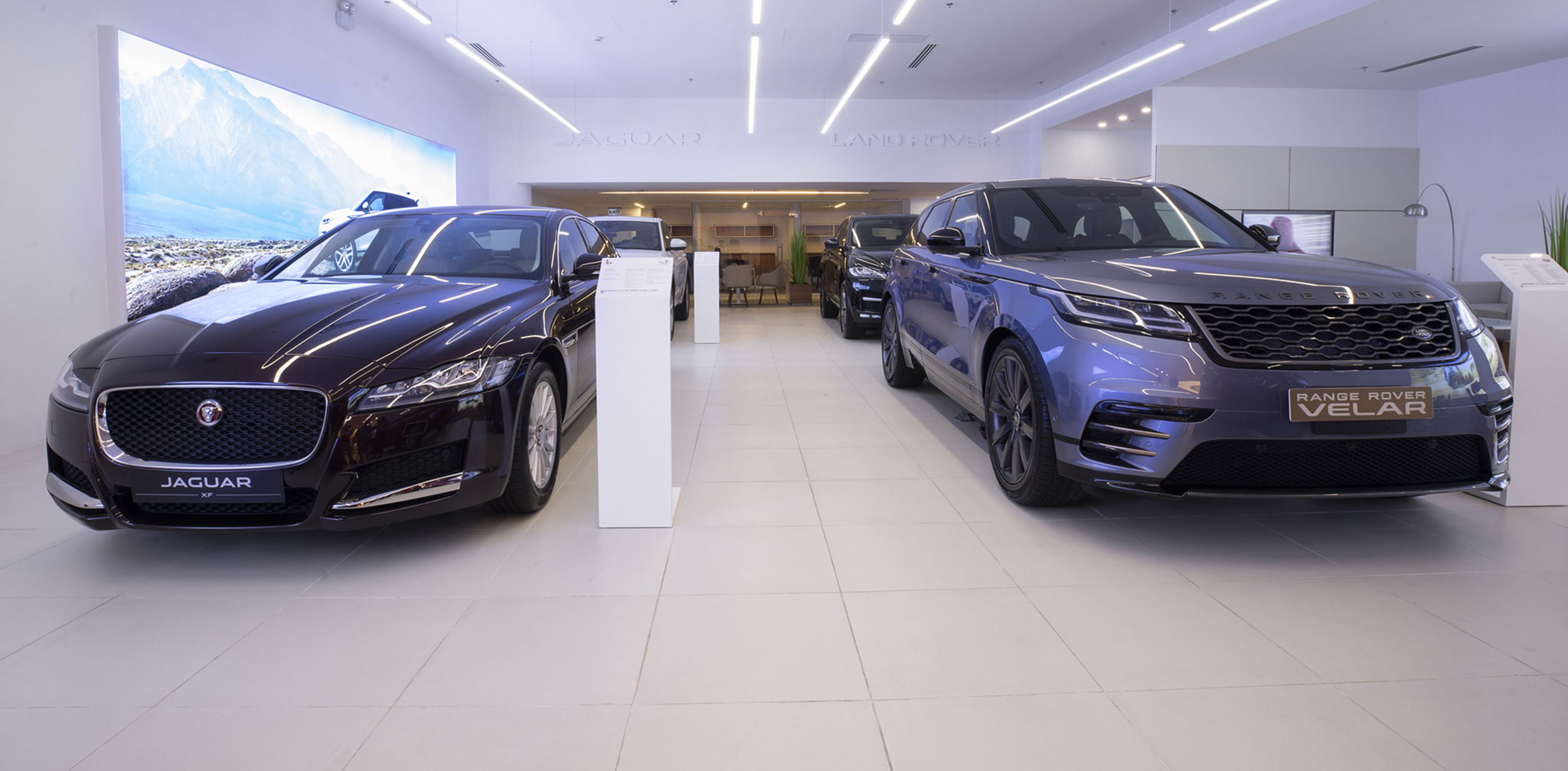 Jaguar Land Rover Việt Nam mở không gian trưng bày mới tại TP.HCM