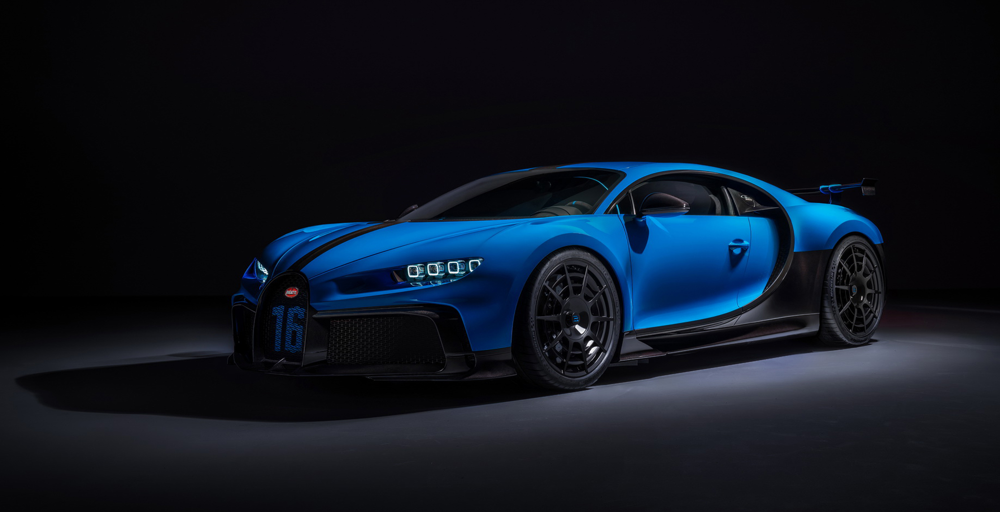 Bugatti Chiron Pur Sport sản xuất giới hạn chỉ 16 chiếc, giá 3,55 triệu USD
