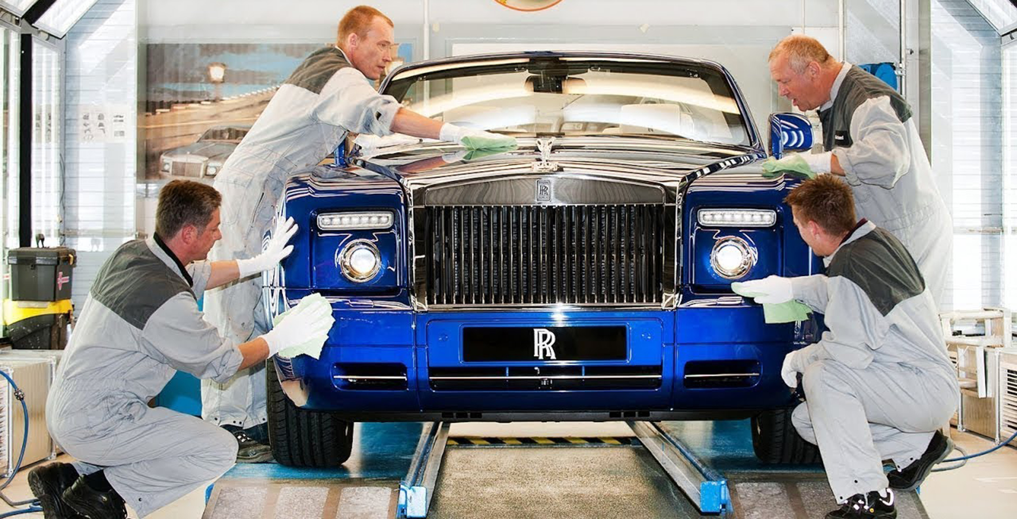 Rolls-Royce tạm ngừng sản xuất xe siêu sang vì đại dịch Covid-19