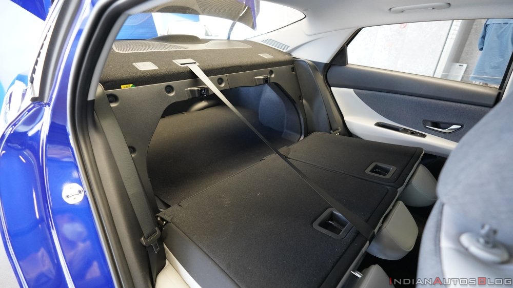 2021-hyundai-elantra-rear-seat-folding-8227.jpg