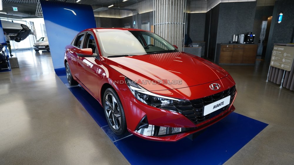 Bộ ảnh thực tế tại showroom của Hyundai Elantra 2021