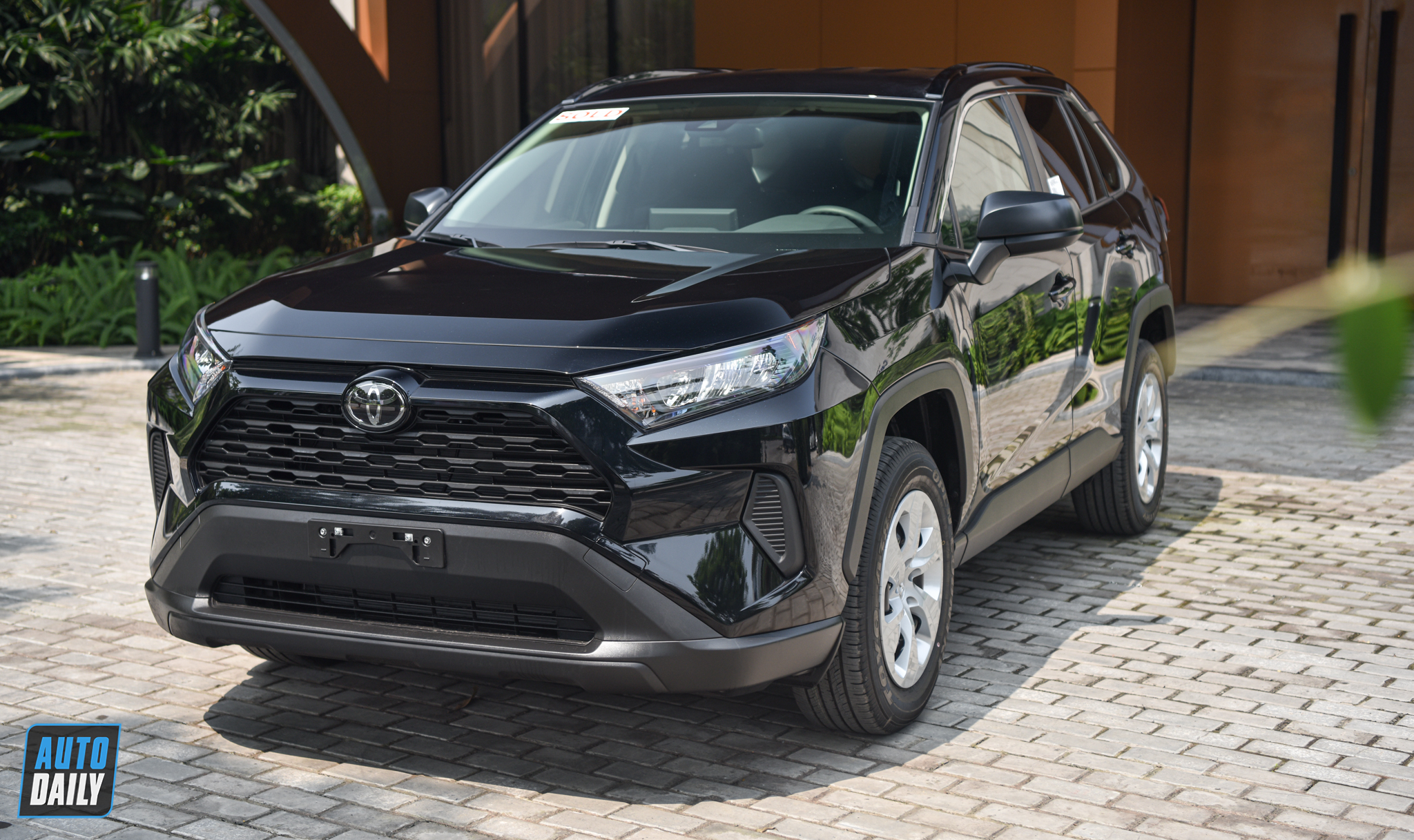 Chi tiết Toyota RAV4 LE 2020 nhập Mỹ giá hơn 2 tỷ tại Việt Nam