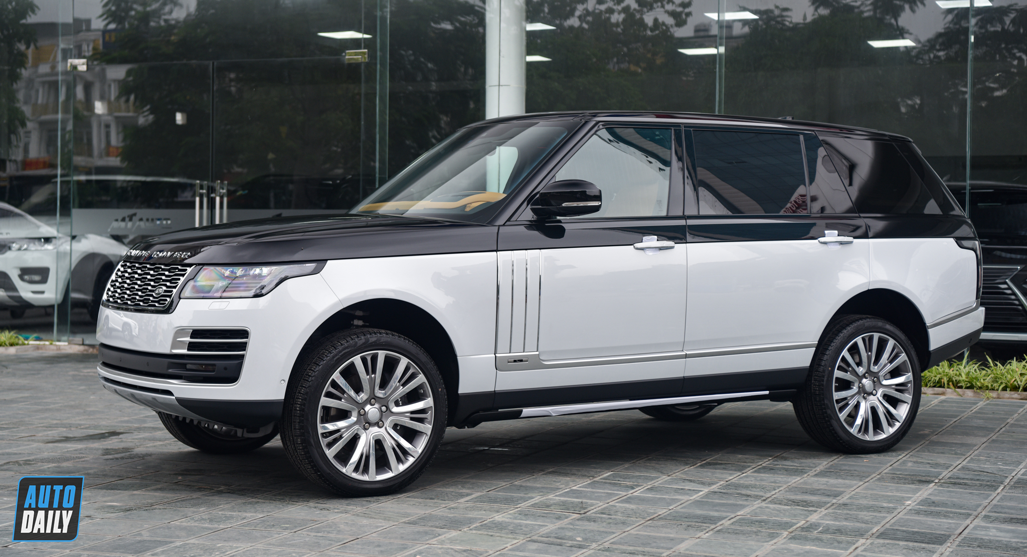 10 tỷ, có nên mua Range Rover SVAutobiography 5.0 lướt?