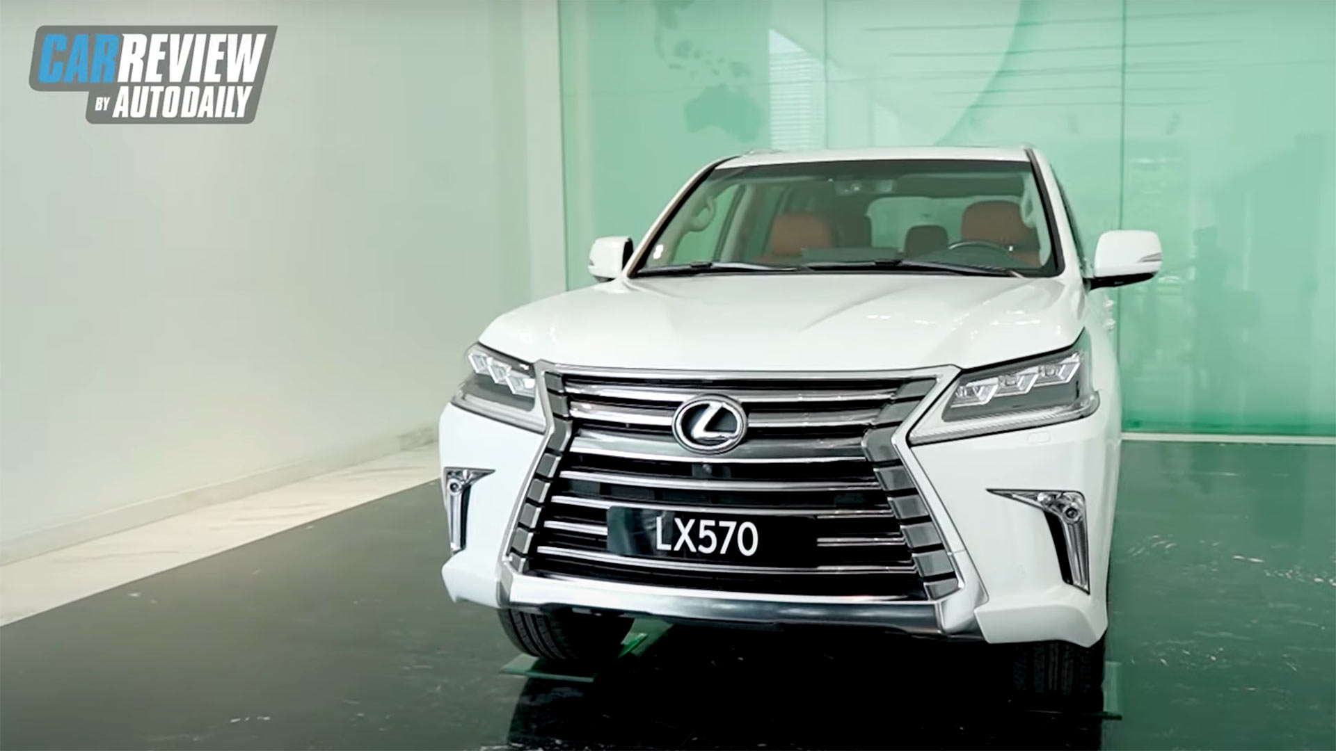"Đột nhập" showroom Lexus hoành tráng nhất Đông Nam Á tại Việt Nam