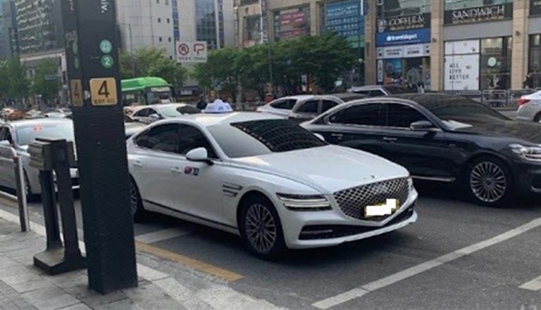 Xế sang Genesis G80 2021 được dùng làm xe taxi tại Hàn Quốc