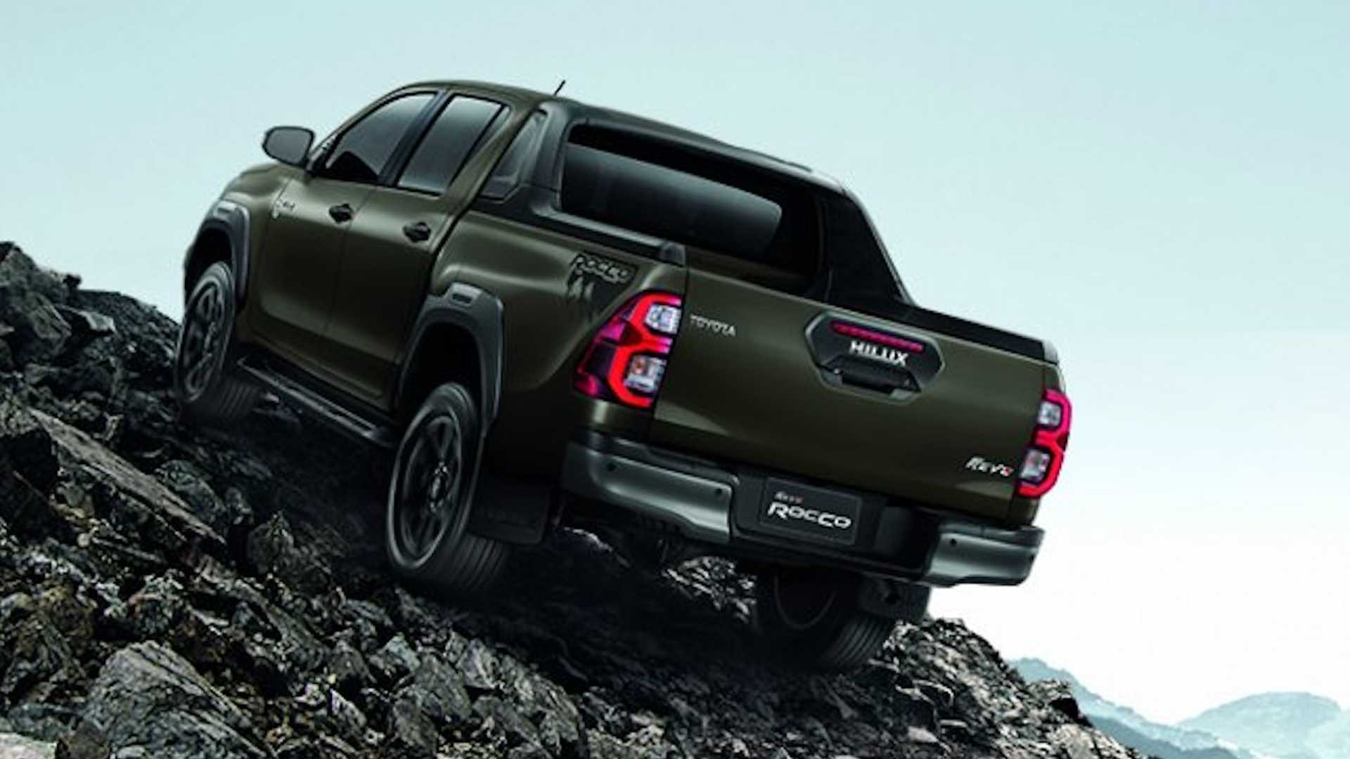 2021-toyota-hilux-launched-in-thailand-8.jpg