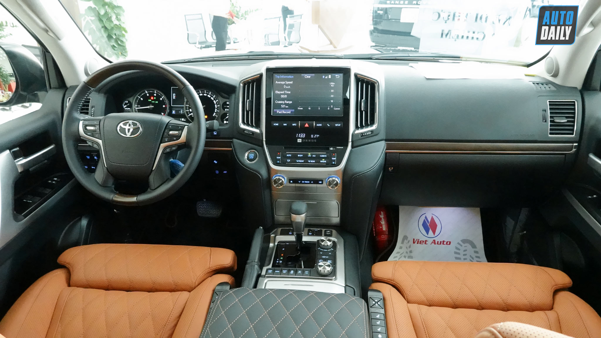 Chi tiết Toyota Land Cruiser MBS 2020 nội thất đẹp như Lexus LX570