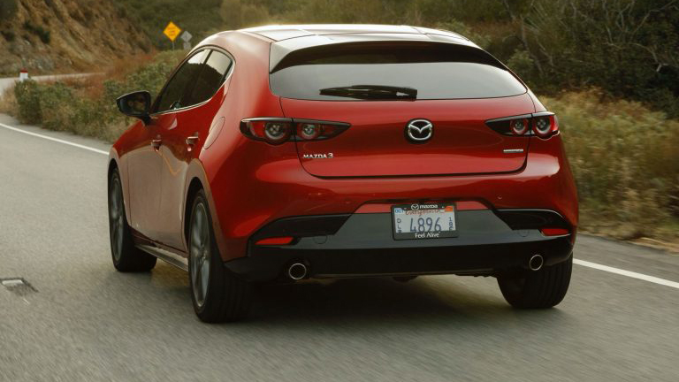 Mazda3 2021 nhận được hàng loạt nâng cấp đáng chú ý, Honda Civic phải dè chừng