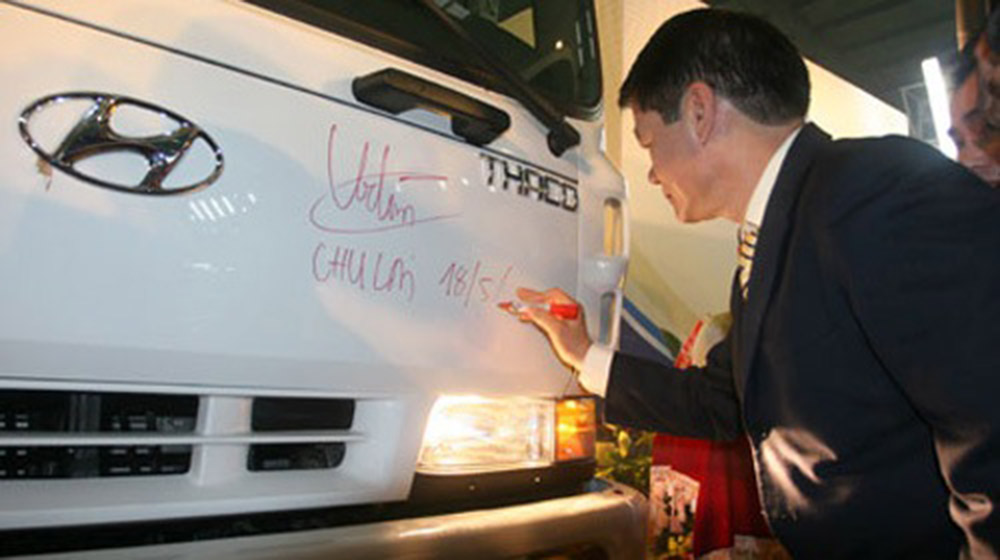 Làm ôtô theo cách Trường Hải 0-d896a.jpg