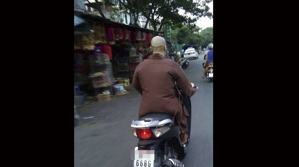 Sư đi SH – “Chuyện thường