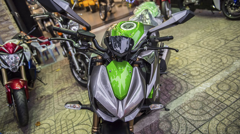 Những vụ khoe xe đình đám của sao Việt năm 2013 5.jpg