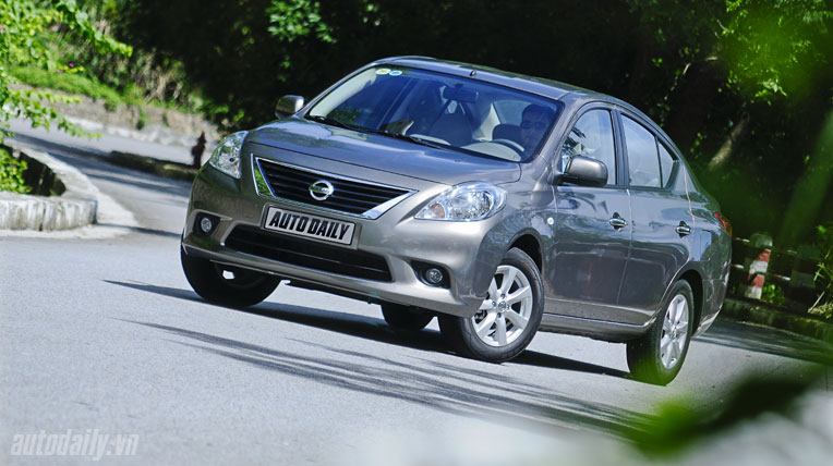 Loạt xe nhỏ làm nóng thị trường ô tô Việt Nam năm 2013 Nissan Sunny