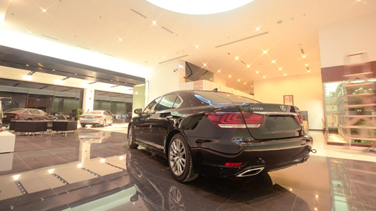 Cận cảnh 5 mẫu xe Lexus được bán tại Việt Nam Cận cảnh 5 mẫu xe Lexus được bán tại Việt Nam