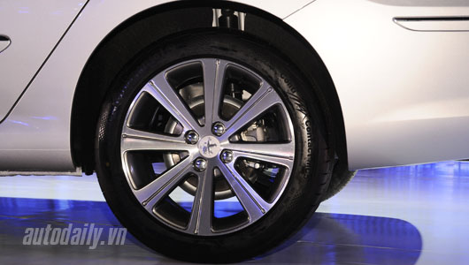 Giá hơn 1 tỷ đồng, Peugeot 408 “nội” có gì? Giá hơn 1 tỷ đồng, Peugeot 408 “nội” có gì