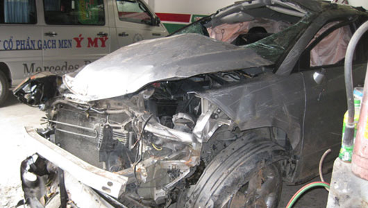 3 vụ lật xe hơi kinh hoàng của sao Việt năm 2013 autodaily-saovaxe-(2).jpg