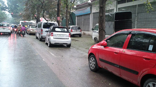 'Sốt xình xịch' thuê ôtô lái chơi Tết o-to.jpg