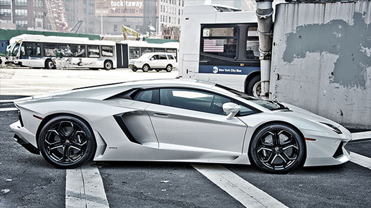 Những siêu xe tuyệt vời nhất năm 2013 131031125634-lamborghini-aventador-side-620xb.jpg