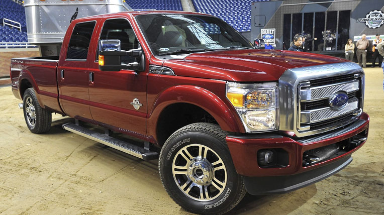 10 mẫu xe bán chạy nhất thị trường Mỹ năm 2013 2013-Ford-F-350-Super-Duty-Platinum-Passenger-Side-Three-Quarters-View-2.jpg
