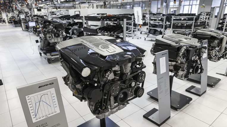 Tham quan “trái tim” AMG: Ấn tượng khó quên AMG-Pagani-V12.jpg