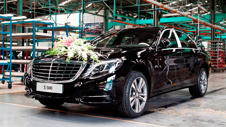 Đua ôtô sang chơi tết: Showroom hết hàng, dân chơi phát sốt Chiec-S-Class-dau-tien-tai-Viet-Nam-mang-mau-den-Obsidian,-khoang-noi-that-mau-den-op-go-tan-bi-anh-kim-1.jpg