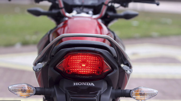 Cận cảnh mô-tô thể thao giá rẻ Honda MegaPro FI New_Mega_Pro_007.jpg