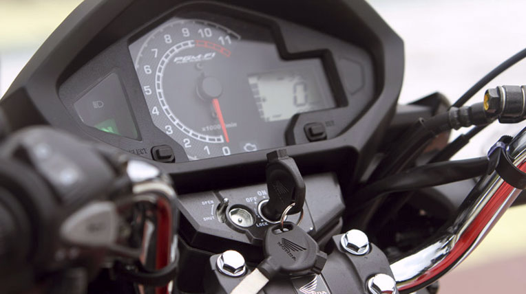 Cận cảnh mô-tô thể thao giá rẻ Honda MegaPro FI New_Mega_Pro_008.jpg