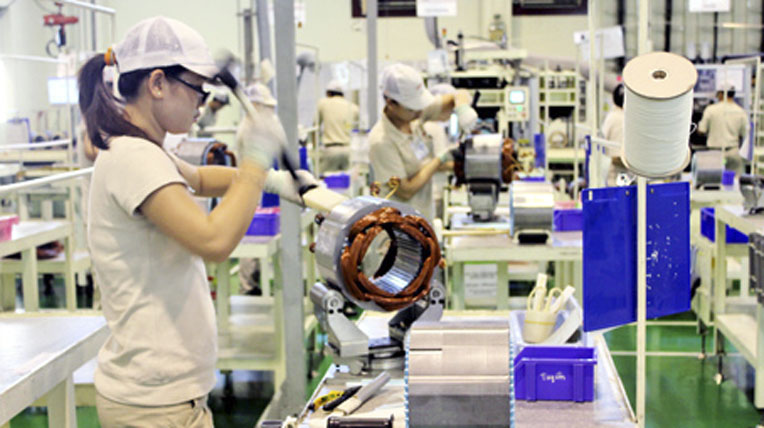 Ôtô 2014: Cầu tứ bề đừng mơ giảm giá cong-nghiep-ho-tro.jpg