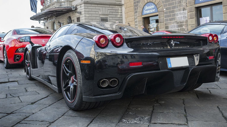 Ngắm dàn siêu xe Ferrari Enzo tụ họp tại Italy ferrari-enzo-1.jpg