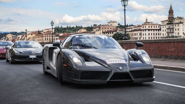 Ngắm dàn siêu xe Ferrari Enzo tụ họp tại Italy ferrari-enzo-12.jpg