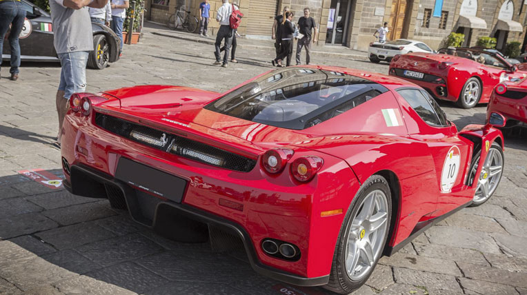 Ngắm dàn siêu xe Ferrari Enzo tụ họp tại Italy ferrari-enzo-14.jpg