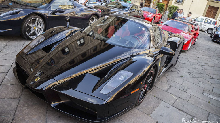 Ngắm dàn siêu xe Ferrari Enzo tụ họp tại Italy ferrari-enzo-2.jpg