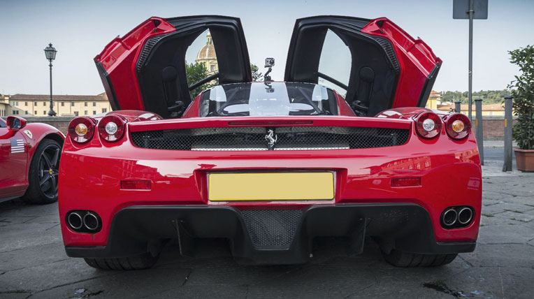 Ngắm dàn siêu xe Ferrari Enzo tụ họp tại Italy ferrari-enzo-4.jpg