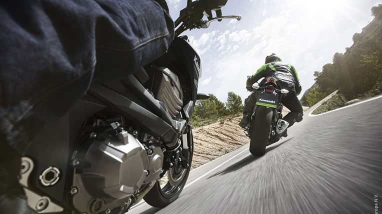 Kawasaki Z800 ra mắt, giá 12.800 USD kawasaki-z800 (2).jpg