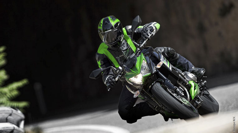 Kawasaki Z800 ra mắt, giá 12.800 USD kawasaki-z800 (5).jpg