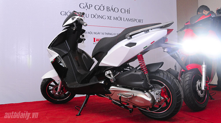 Cận cảnh LamSport – Xe tay ga hoàn toàn mới tại Việt Nam ra-mat-lamsport (9).jpg