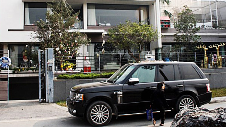 Dân nhà giàu Hồ Tây đi xe sang gì? sieuxe_kienthuc.net.vn1_knfr.jpg