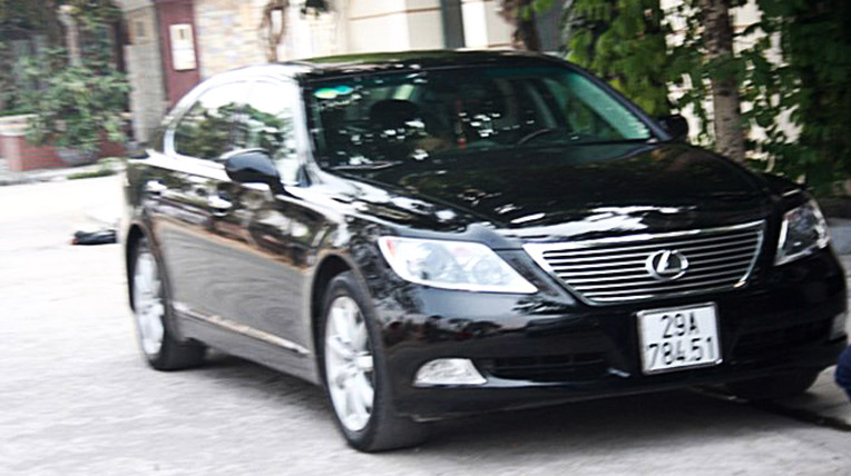 Dân nhà giàu Hồ Tây đi xe sang gì? sieuxe_kienthuc.net.vn5_fcor.jpg