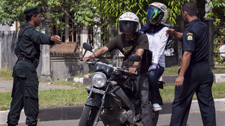 Luật giao thông kỳ lạ năm 2013 xe-7-4020-1390557787.jpg