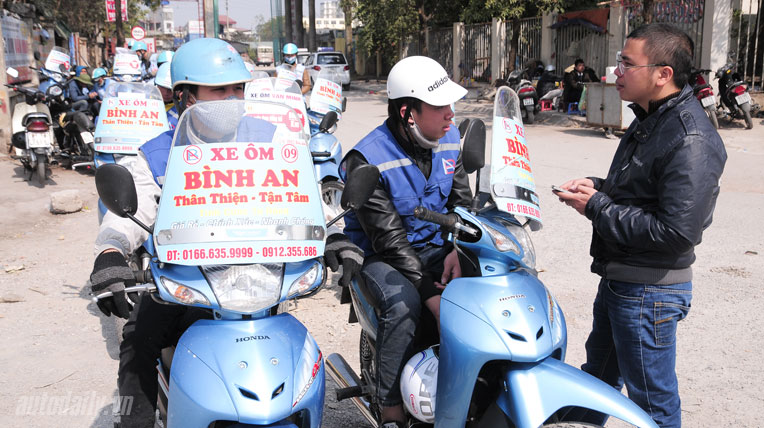 Đi xe ôm giá rẻ ở Hà Nội xe-om-than-thien (1).jpg