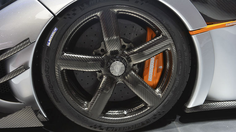 Mãn nhãn với Koenigsegg One:1 16-koenigsegg-one1-geneva-1.jpg