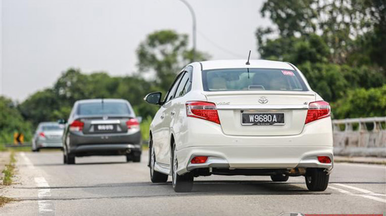 Ưu nhược điểm trên Toyota Vios 2014 2013-toyota-vios-difference-17.jpg