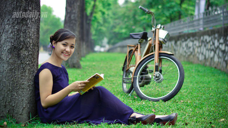 Con gái chơi xe cổ: “Điên” và “điệu” 941838_461232993968630_1836219227_n.jpg