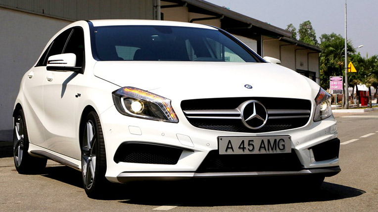 Hơn 20 xe Mercedes A45 và G63 AMG đến tay khách hàng A-45-AMG-so-huu-luoi-tan-nhiet-2-soc-ngang-va-nep-can-truoc-mau-titan.jpg