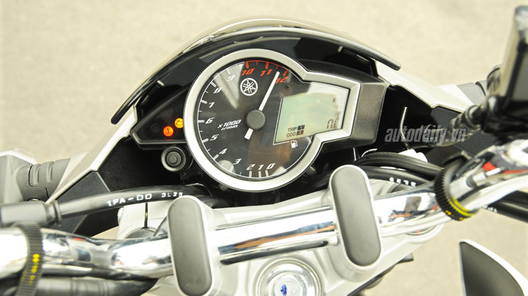 So sánh Yamaha FZ150i và Honda CB150R Street Fire Autodaily-ramat-fz150 (9)-1.jpg