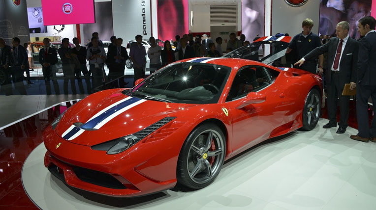 Bán ít xe hơn, Ferrari vẫn đạt lợi nhuận kỷ lục năm 2013 Ferrari-458-Speciale-4[2].jpg