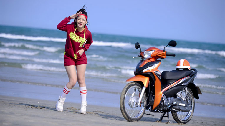 Hotgirl Chipu tạo dáng bên Honda Wave RSX FI Honda-Wave-RSX-2014-(58)-1.jpg