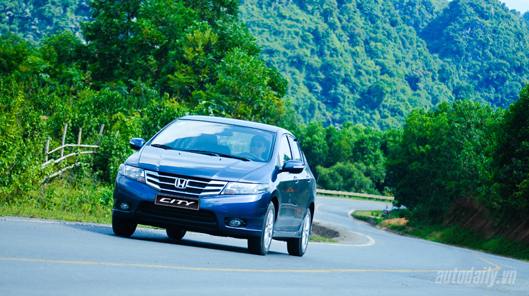 Chọn Toyota Vios 2014, Honda City 2013 hay Nissan Sunny? HondaCity_Exterior-8.jpg