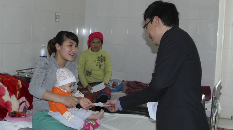 Hyundai Thành Công kết hợp với Global Care làm từ thiện Hyundai-TC-tang-qua-cho-benh-nhi.jpg