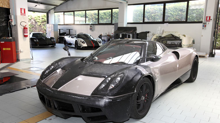 Nhà máy Pagani tràn ngập sức sống mới Pagani-Huayra-Final-Testing-and-Pagani-Zonda-Cinque-Roadster.jpg