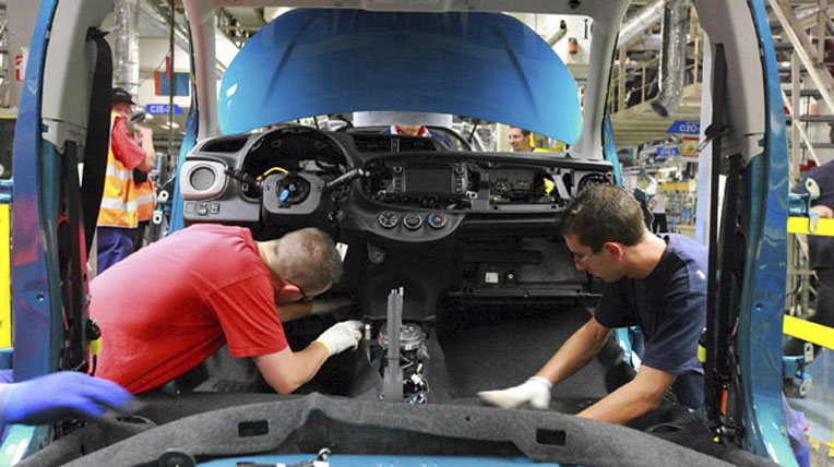 Nhu cầu bùng nổ, Toyota tăng ca sản xuất Yaris Toyota-Yaris-production-0.jpg